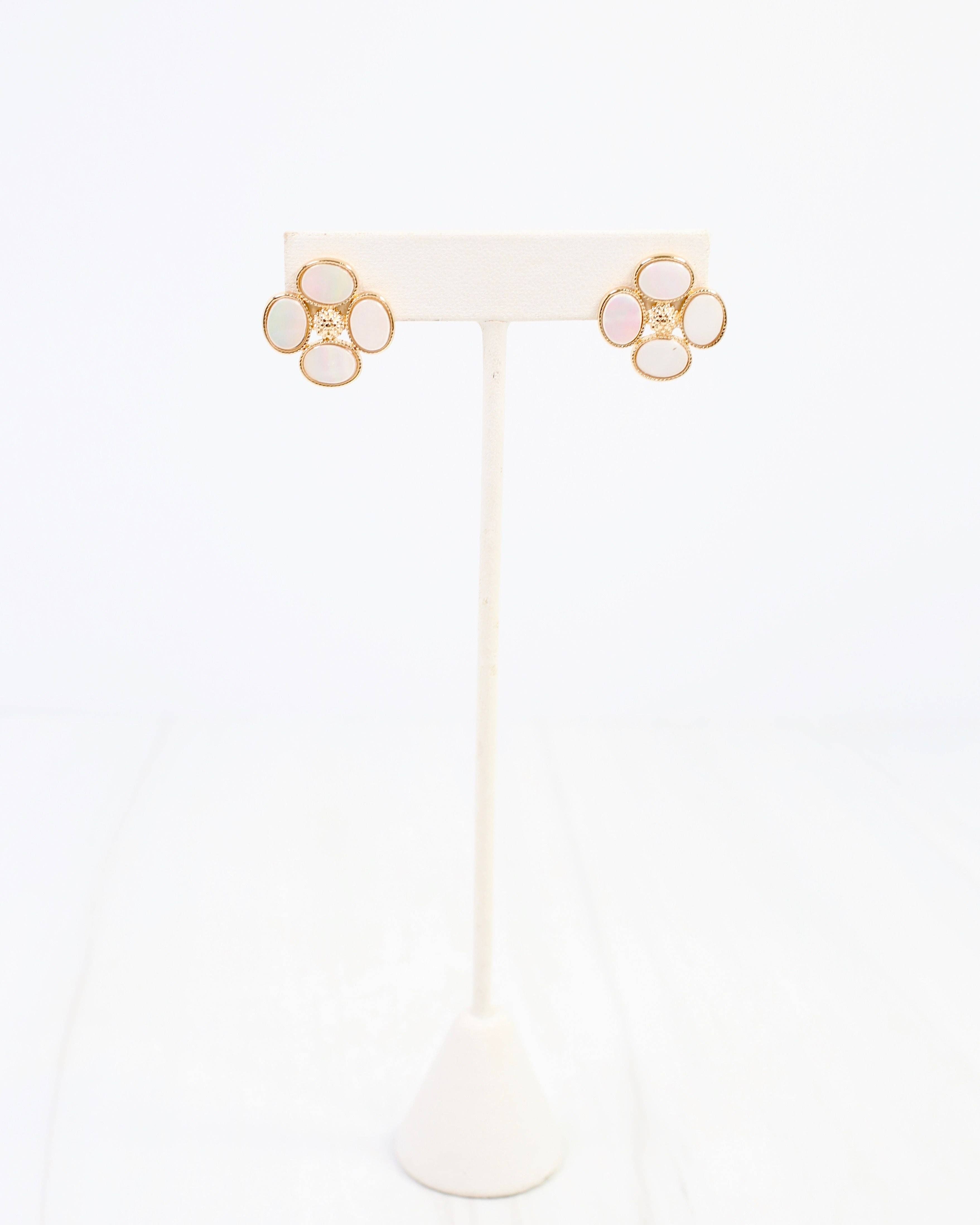 Centralia Flower Stud Earring Mother Of Pearl
