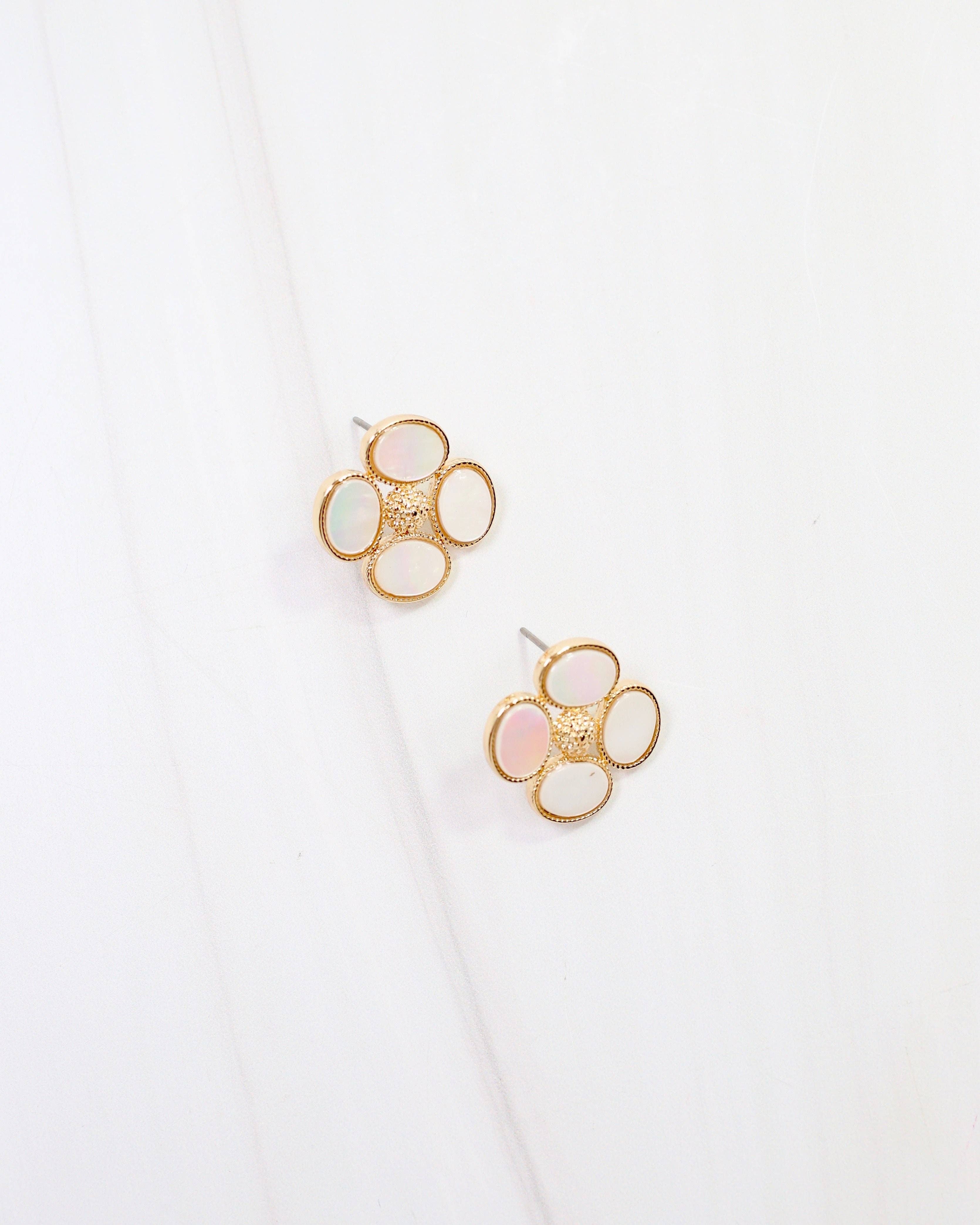 Centralia Flower Stud Earring Mother Of Pearl