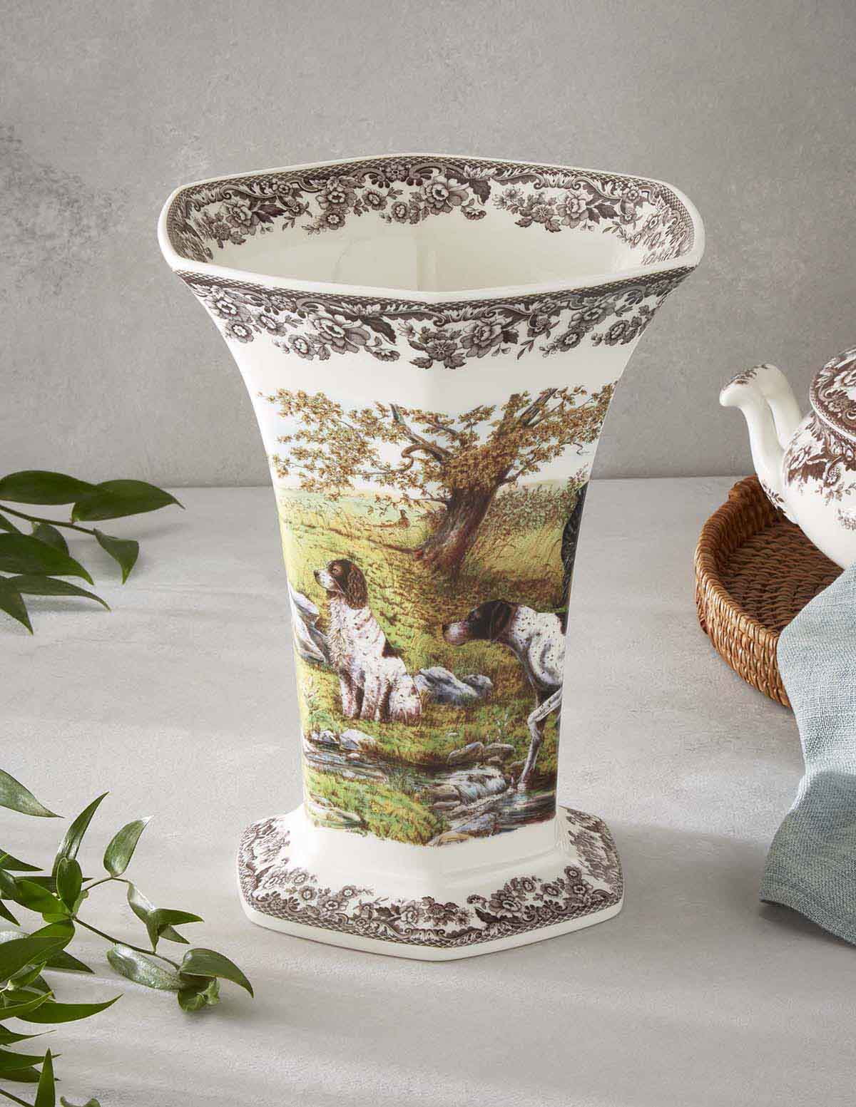 Woodland Hexagonal Vase, Hunting Dogs | Spode